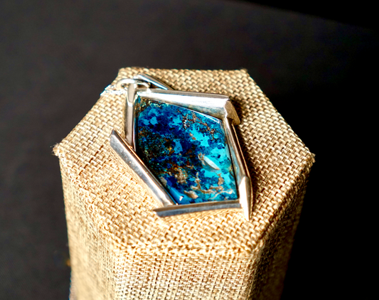 ETHIOPIAN BLUE AGATE PENDANT